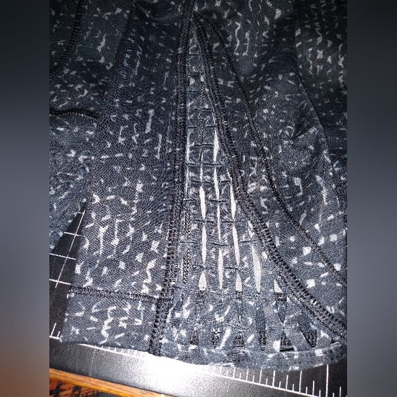 Lululemon True Self Crop II Samba Snake Battleship Black Leggings, Size 6 - Picture 6 of 13